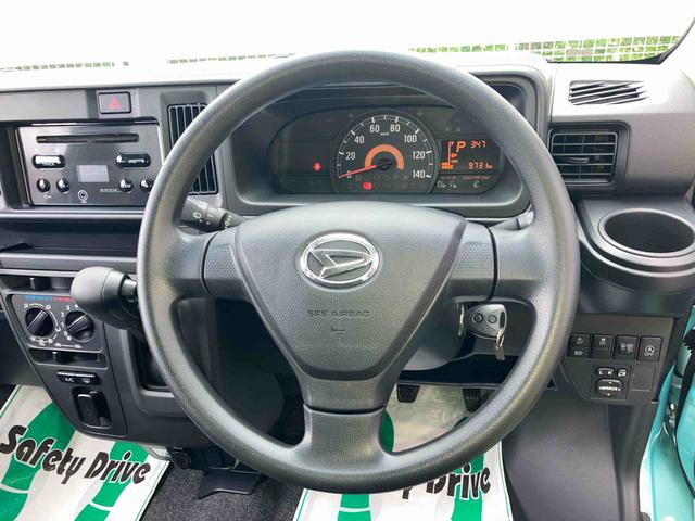 ハイゼットカーゴクルーズ　ＳＡ３電動格納式ミラー　マルチリフレクターヘッドランプ　キーレスエントリー　ＡＭ／ＦＭ付ＣＤステレオ　リヤコーナーセンサー　１２インチ商用ラジアルタイヤ　オーバーヘッドコンソール　大型ＬＥＤ荷室灯（東京都）の中古車