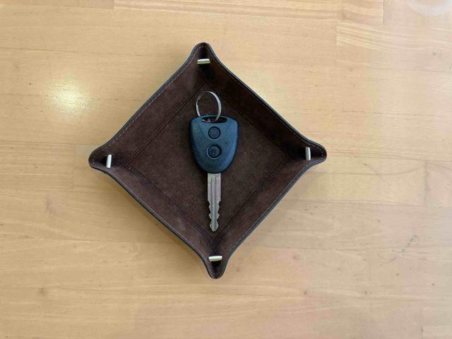 ハイゼットカーゴクルーズ　ＳＡ３電動格納式ミラー　マルチリフレクターヘッドランプ　キーレスエントリー　ＡＭ／ＦＭ付ＣＤステレオ　リヤコーナーセンサー　１２インチ商用ラジアルタイヤ　オーバーヘッドコンソール　大型ＬＥＤ荷室灯（東京都）の中古車
