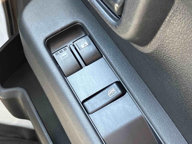 ハイゼットカーゴデラックス　リヤベンチシート　コーナーセンサー保証１年間距離無制限付き　前席パワーウインドウ　アイドリングストップ　キーレスエントリー　リヤベンチシート　コーナーセンサー　エアコン　オーバーヘッドシェルフ　誤発進抑制制御機能（東京都）の中古車