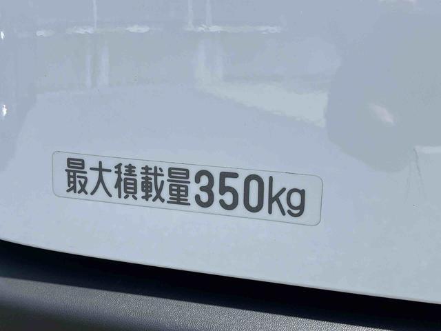 ハイゼットカーゴデラックス　リヤベンチシート　コーナーセンサー保証１年間距離無制限付き　前席パワーウインドウ　アイドリングストップ　キーレスエントリー　リヤベンチシート　コーナーセンサー　エアコン　オーバーヘッドシェルフ　誤発進抑制制御機能（東京都）の中古車