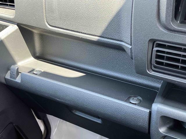 ハイゼットカーゴデラックス　リヤベンチシート　コーナーセンサー保証１年間距離無制限付き　前席パワーウインドウ　アイドリングストップ　キーレスエントリー　リヤベンチシート　コーナーセンサー　エアコン　オーバーヘッドシェルフ　誤発進抑制制御機能（東京都）の中古車