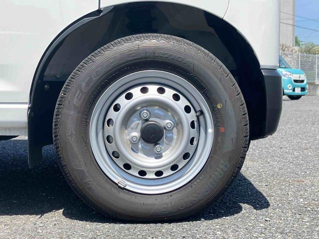 ハイゼットカーゴデラックス　リヤベンチシート　コーナーセンサー保証１年間距離無制限付き　前席パワーウインドウ　アイドリングストップ　キーレスエントリー　リヤベンチシート　コーナーセンサー　エアコン　オーバーヘッドシェルフ　誤発進抑制制御機能（東京都）の中古車