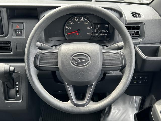 ハイゼットカーゴデラックス　リヤベンチシート　前席パワーウインドウ保証１年間距離無制限付き　前席パワーウインドウ　アイドリングストップ　キーレスエントリー　リヤベンチシート　コーナーセンサー　エアコン　オーバーヘッドシェルフ　誤発進抑制制御機能（東京都）の中古車