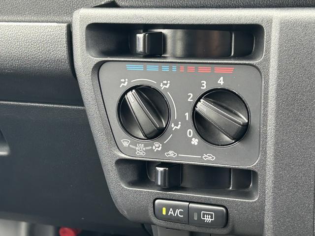 ハイゼットカーゴデラックス　リヤベンチシート　前席パワーウインドウ保証１年間距離無制限付き　前席パワーウインドウ　アイドリングストップ　キーレスエントリー　リヤベンチシート　コーナーセンサー　エアコン　オーバーヘッドシェルフ　誤発進抑制制御機能（東京都）の中古車
