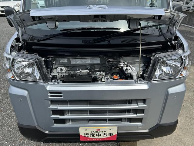 ハイゼットカーゴデラックス　リヤベンチシート　前席パワーウインドウ保証１年間距離無制限付き　前席パワーウインドウ　アイドリングストップ　キーレスエントリー　リヤベンチシート　コーナーセンサー　エアコン　オーバーヘッドシェルフ　誤発進抑制制御機能（東京都）の中古車