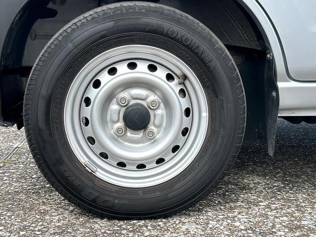 ハイゼットカーゴデラックスＳＡIII　純正ナビ　ＥＴＣ　ドライブレコーダー保証１年間距離無制限付き　オーバーヘッドシェルフ　前席パワーウインドウ　アイドリングストップ　キーレスエントリー　純正ナビゲーション　ＥＴＣ車載器　ドライブレコーダー　リヤベンチシート（東京都）の中古車
