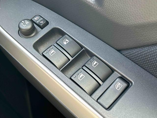 トールカスタムＧ　両側電動スライドドア　ＬＥＤヘッドランプ保証１年間距離無制限付き　電動パーキングブレーキ　アダプティブクルーズコントロール　ＬＥＤフォグランプ　ＬＥＤヘッドランプ　両側電動スライドドア　サンシェード　シートアンダートレイ（東京都）の中古車