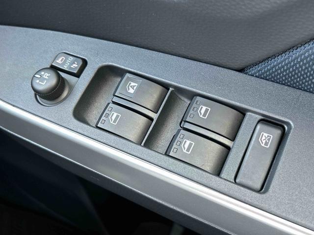 トールカスタムＧ　両側電動スライドドア　ＬＥＤヘッドランプ保証１年間距離無制限付き　電動パーキングブレーキ　アダプティブクルーズコントロール　ＬＥＤフォグランプ　ＬＥＤヘッドランプ　両側電動スライドドア　サンシェード　シートアンダートレイ（東京都）の中古車