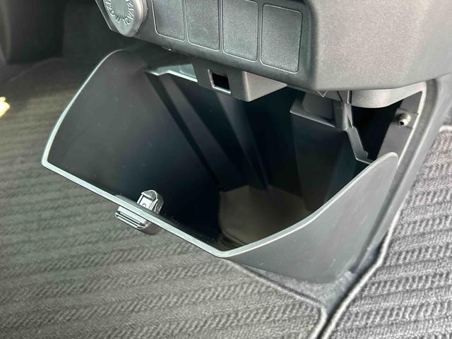 トールカスタムＧ　両側電動スライドドア　ＬＥＤヘッドランプ保証１年間距離無制限付き　電動パーキングブレーキ　アダプティブクルーズコントロール　ＬＥＤフォグランプ　ＬＥＤヘッドランプ　両側電動スライドドア　サンシェード　シートアンダートレイ（東京都）の中古車