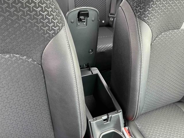 ロッキープレミアムＧ　　　　７インチ純正ナビ　パノラマモニター保証　新車保証・まごころ保証　１年間・走行距離無制限付き（東京都）の中古車