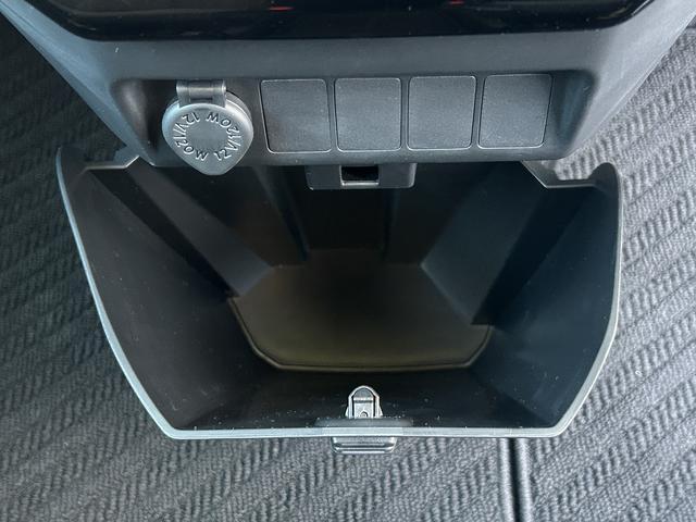 トールカスタムＧ　９インチディスプレイオーディオ　キーフリー保証　新車保証・まごころ保証　１年間・走行距離無制限付き　スマホ連携９インチディスプレイオーディオ　キーフリーシステム　ＬＥＤヘッドランプ　ＬＥＤフォグランプ　アダプティブクルーズコントロール（東京都）の中古車