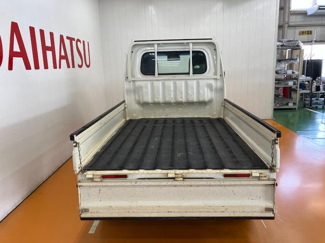 ハイゼットトラックスタンダードＳＡIIIｔ４ＷＤ　５段マニュアルシフト　サポカーＳワイド適合　三方開　ゴムマット　ラジオ　エアコン　光軸調整ダイヤル　横滑り防止機能　誤発進抑制機能（神奈川県）の中古車