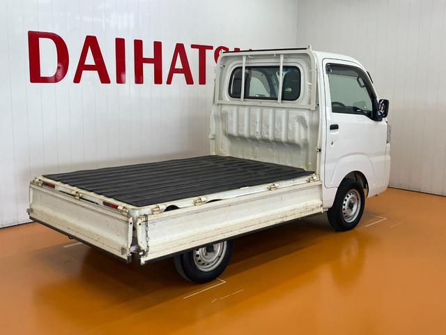 ハイゼットトラックスタンダードＳＡIIIｔ４ＷＤ　５段マニュアルシフト　サポカーＳワイド適合　三方開　ゴムマット　ラジオ　エアコン　光軸調整ダイヤル　横滑り防止機能　誤発進抑制機能（神奈川県）の中古車