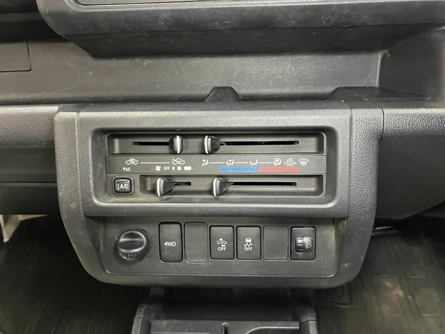 ハイゼットトラックスタンダードＳＡIIIｔ４ＷＤ　５段マニュアルシフト　サポカーＳワイド適合　三方開　ゴムマット　ラジオ　エアコン　光軸調整ダイヤル　横滑り防止機能　誤発進抑制機能（神奈川県）の中古車