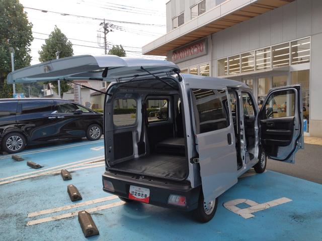 ハイゼットカーゴＤＸサポカーＳワイド適合　ラジオ　エアコン　アクセサリーソケット　コーナーセンサー　アイドリングストップ　光軸調整ダイヤル　横滑り防止機能　誤発進抑制機能　パワーウインドウ　キーレス（神奈川県）の中古車