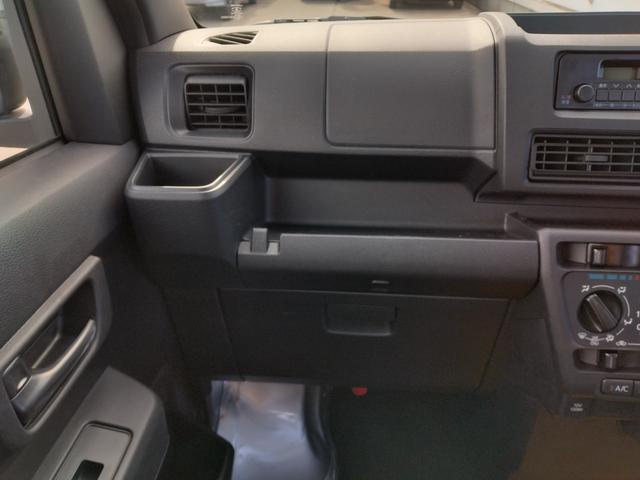 ハイゼットカーゴＤＸサポカーＳワイド適合　ラジオ　エアコン　アクセサリーソケット　コーナーセンサー　アイドリングストップ　光軸調整ダイヤル　横滑り防止機能　誤発進抑制機能　パワーウインドウ　キーレス（神奈川県）の中古車