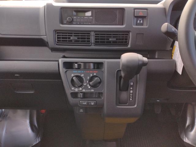 ハイゼットカーゴＤＸサポカーＳワイド適合　ラジオ　エアコン　アクセサリーソケット　コーナーセンサー　アイドリングストップ　光軸調整ダイヤル　横滑り防止機能　誤発進抑制機能　パワーウインドウ　キーレス（神奈川県）の中古車