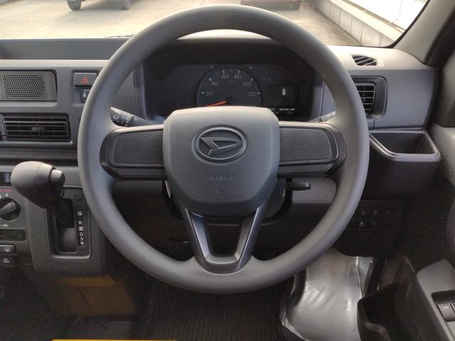 ハイゼットカーゴＤＸサポカーＳワイド適合　ラジオ　エアコン　アクセサリーソケット　コーナーセンサー　アイドリングストップ　光軸調整ダイヤル　横滑り防止機能　誤発進抑制機能　パワーウインドウ　キーレス（神奈川県）の中古車