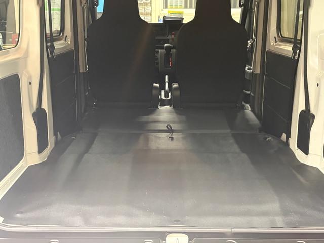 ハイゼットカーゴＤＸサポカーＳワイド適合　ラジオ　エアコン　アクセサリーソケット　コーナーセンサー　アイドリングストップ　光軸調整ダイヤル　横滑り防止機能　誤発進抑制機能　パワーウインドウ　キーレス（神奈川県）の中古車