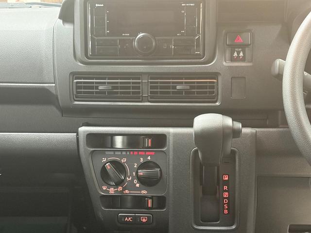 ハイゼットカーゴＤＸサポカーＳワイド適合　ラジオ　エアコン　アクセサリーソケット　コーナーセンサー　アイドリングストップ　光軸調整ダイヤル　横滑り防止機能　誤発進抑制機能　パワーウインドウ　キーレス（神奈川県）の中古車