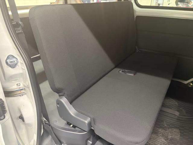 ハイゼットカーゴＤＸサポカーＳワイド適合　ラジオ　エアコン　アクセサリーソケット　コーナーセンサー　アイドリングストップ　光軸調整ダイヤル　横滑り防止機能　誤発進抑制機能　パワーウインドウ　キーレス（神奈川県）の中古車