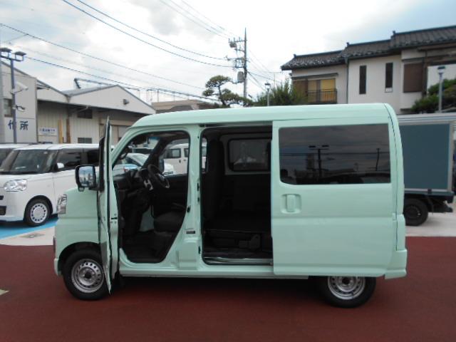 ハイゼットカーゴデラックス　４ＷＤ　ディスプレイオーディオ　ＥＴＣ車載器保証１年間距離無制限付き・４ＷＤ・ディスプレイオーディオ・バックカメラ・ドラレコ・リヤベンチシート・前席パワーウインドウ・キーフリーシステム（東京都）の中古車