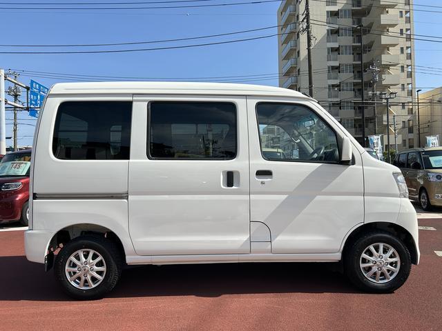ハイゼットカーゴクルーズ　７インチナビ　電動格納ドアミラー　バックカメラ保証１年間距離無制限付き・ワンセグナビ・電動格納ドアミラー・キーレス・バックカメラ・リヤベンチシート・前席パワーウインドウ（東京都）の中古車