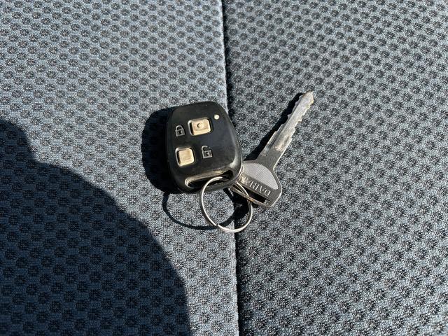 ハイゼットカーゴクルーズ　７インチナビ　電動格納ドアミラー　バックカメラ保証１年間距離無制限付き・ワンセグナビ・電動格納ドアミラー・キーレス・バックカメラ・リヤベンチシート・前席パワーウインドウ（東京都）の中古車
