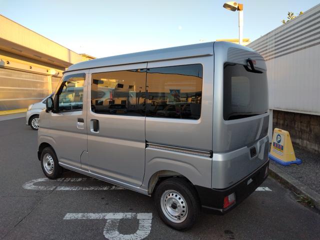 ハイゼットカーゴＤＸサポカーＳワイド適合　ラジオ　エアコン　アクセサリーソケット　コーナーセンサー　アイドリングストップ　光軸調整ダイヤル　横滑り防止機能　誤発進抑制機能　パワーウインドウ　キーレス（神奈川県）の中古車