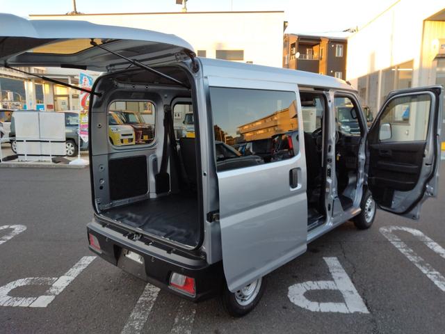 ハイゼットカーゴＤＸサポカーＳワイド適合　ラジオ　エアコン　アクセサリーソケット　コーナーセンサー　アイドリングストップ　光軸調整ダイヤル　横滑り防止機能　誤発進抑制機能　パワーウインドウ　キーレス（神奈川県）の中古車
