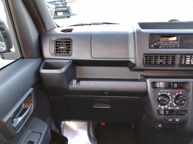 ハイゼットカーゴＤＸサポカーＳワイド適合　ラジオ　エアコン　アクセサリーソケット　コーナーセンサー　アイドリングストップ　光軸調整ダイヤル　横滑り防止機能　誤発進抑制機能　パワーウインドウ　キーレス（神奈川県）の中古車