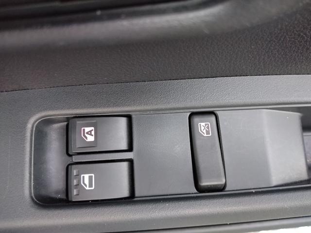 ハイゼットカーゴＤＸサポカーＳワイド適合　ラジオ　エアコン　アクセサリーソケット　コーナーセンサー　アイドリングストップ　光軸調整ダイヤル　横滑り防止機能　誤発進抑制機能　パワーウインドウ　キーレス（神奈川県）の中古車