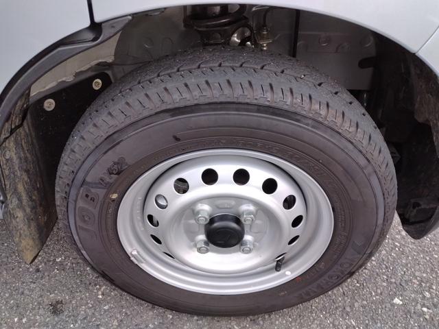 ハイゼットカーゴＤＸサポカーＳワイド適合　ラジオ　エアコン　アクセサリーソケット　コーナーセンサー　アイドリングストップ　光軸調整ダイヤル　横滑り防止機能　誤発進抑制機能　パワーウインドウ　キーレス（神奈川県）の中古車