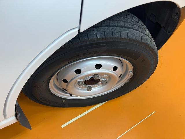 ハイゼットカーゴ２シータークリーンＳＡIIIサポカーＳワイド適合　ドラレコ　ラジオ　エアコン　アクセサリーソケット　アイドリングストップ　光軸調整ダイヤル　横滑り防止機能　誤発進抑制機能　オートハイビーム（神奈川県）の中古車