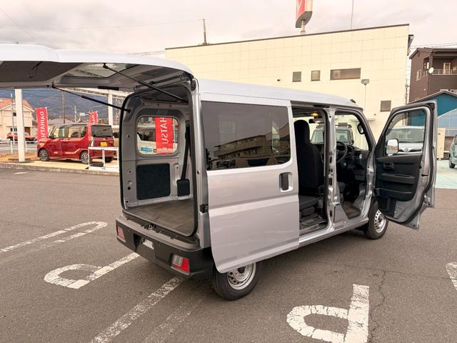 ハイゼットカーゴＤＸサポカーＳワイド適合　ラジオ　エアコン　アクセサリーソケット　コーナーセンサー　アイドリングストップ　光軸調整ダイヤル　横滑り防止機能　誤発進抑制機能　パワーウインドウ　キーレス（神奈川県）の中古車