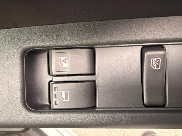 ハイゼットカーゴＤＸサポカーＳワイド適合　ラジオ　エアコン　アクセサリーソケット　コーナーセンサー　アイドリングストップ　光軸調整ダイヤル　横滑り防止機能　誤発進抑制機能　パワーウインドウ　キーレス（神奈川県）の中古車