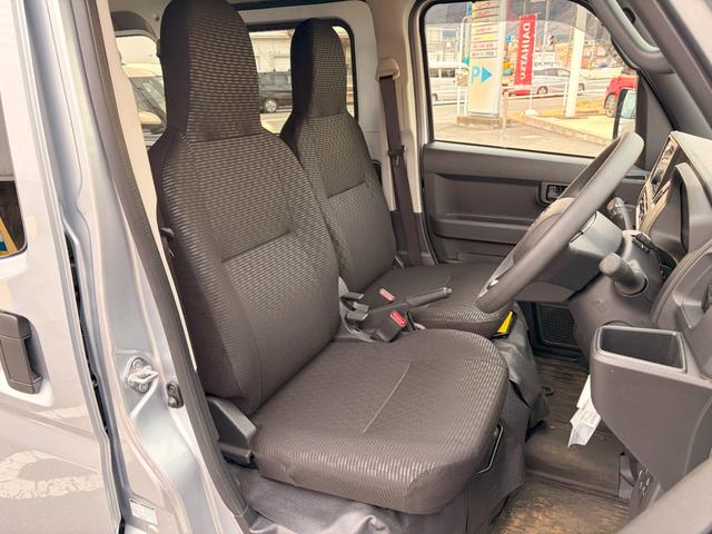 ハイゼットカーゴＤＸサポカーＳワイド適合　ラジオ　エアコン　アクセサリーソケット　コーナーセンサー　アイドリングストップ　光軸調整ダイヤル　横滑り防止機能　誤発進抑制機能　パワーウインドウ　キーレス（神奈川県）の中古車