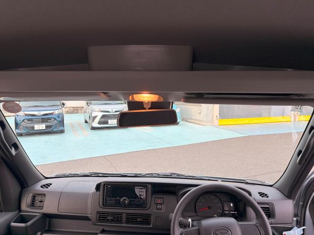 ハイゼットカーゴＤＸサポカーＳワイド適合　ラジオ　エアコン　アクセサリーソケット　コーナーセンサー　アイドリングストップ　光軸調整ダイヤル　横滑り防止機能　誤発進抑制機能　パワーウインドウ　キーレス（神奈川県）の中古車