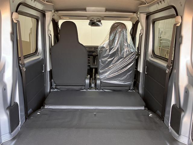 ハイゼットカーゴＤＸサポカーＳワイド適合　ラジオ　エアコン　アクセサリーソケット　コーナーセンサー　アイドリングストップ　光軸調整ダイヤル　横滑り防止機能　誤発進抑制機能　パワーウインドウ　キーレス（神奈川県）の中古車