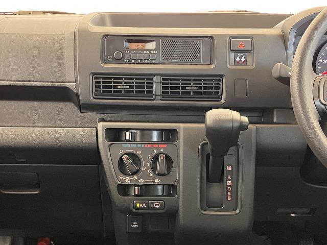 ハイゼットカーゴＤＸサポカーＳワイド適合　ラジオ　エアコン　アクセサリーソケット　コーナーセンサー　アイドリングストップ　光軸調整ダイヤル　横滑り防止機能　誤発進抑制機能　パワーウインドウ　キーレス（神奈川県）の中古車