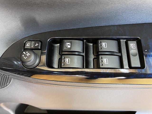 タントカスタムＲＳ　トップエディションＳＡIII　ナビ　ＢカメラサポカーＳワイド適合　ミラクルオープンドア　両側オートスライドドア　ナビ　Ｂカメラ　ＥＴＣ　アイドリングストップ　ステアリングスイッチ　シートヒーター　オートエアコン　コーナーセンサー　キーフリー（神奈川県）の中古車