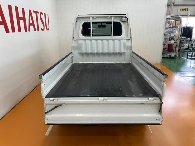 ハイゼットトラックＥＸＴ４ＷＤ　三方開　ゴムマット　ラジオ　エアコン　パワーウインドウ　荷台作業灯　キーレス（神奈川県）の中古車