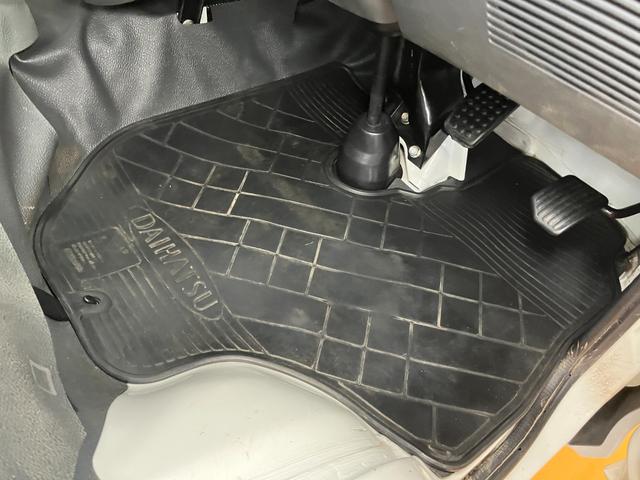 ハイゼットトラックＥＸＴ４ＷＤ　三方開　ゴムマット　ラジオ　エアコン　パワーウインドウ　荷台作業灯　キーレス（神奈川県）の中古車