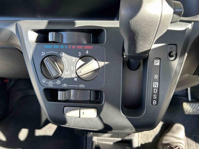 ミライースＬ　走行８６６２キロ　当店デモカーアップ　オプションカラー一年保証・走行距離無制限　助手席エアバック　純正カーペットマット　クリアランスソナー　オートライト　アイドリングストップ　オートハイビーム（埼玉県）の中古車