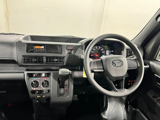 ハイゼットカーゴＤＸ　走行２５６３キロ／クリアランスソナー一年保証・走行距離無制限　走行３２７３キロ　助手席エアバック　オートライト　オートマチックハイビーム　クリアランスソナー　アイドリングストップ（埼玉県）の中古車