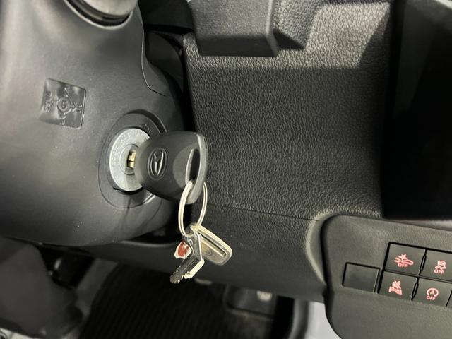 ハイゼットカーゴＤＸ　走行２５６３キロ／クリアランスソナー一年保証・走行距離無制限　走行３２７３キロ　助手席エアバック　オートライト　オートマチックハイビーム　クリアランスソナー　アイドリングストップ（埼玉県）の中古車