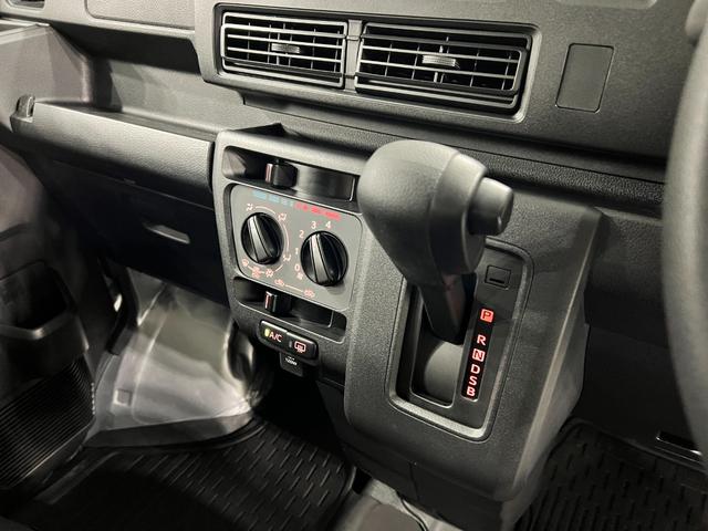 ハイゼットカーゴＤＸ　走行２５６３キロ／クリアランスソナー一年保証・走行距離無制限　走行３２７３キロ　助手席エアバック　オートライト　オートマチックハイビーム　クリアランスソナー　アイドリングストップ（埼玉県）の中古車