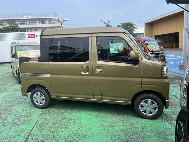 ハイゼットカーゴデッキバンG 走行1756キロ/ディスプレイオーディオ1年保証距離無制限 走行距離1756キロ ディスプレイオーディオ Bluetooth フロアマット クリアランスソナー オートライト アイドリングストップ 両側スライドドア プッシュボタンスタート(埼玉県)の中古車