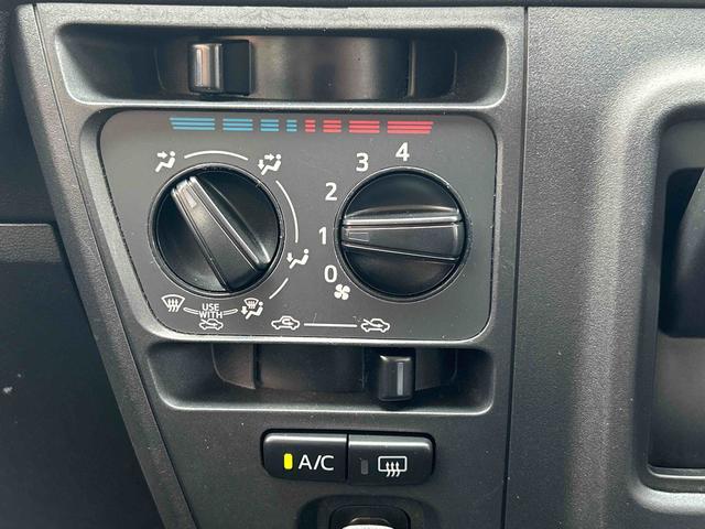 ハイゼットカーゴＤＸ　７インチメモリーナビ　バックカメラ　ＥＴＣ車載器保証１年間距離無制限付き　オーバーヘッドシェルフ　前席パワーウインドウ　アイドリングストップ　キーレスエントリー　純正ナビゲーション　ＥＴＣ車載器　リヤベンチシート（東京都）の中古車