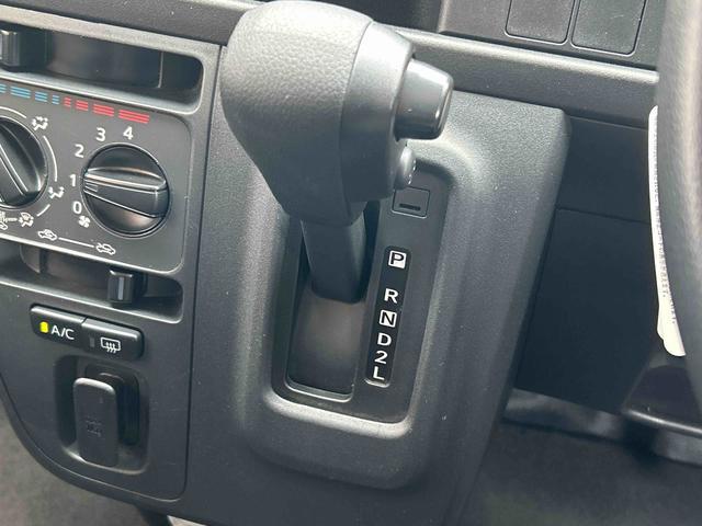 ハイゼットカーゴＤＸ　７インチメモリーナビ　バックカメラ　ＥＴＣ車載器保証１年間距離無制限付き　オーバーヘッドシェルフ　前席パワーウインドウ　アイドリングストップ　キーレスエントリー　純正ナビゲーション　ＥＴＣ車載器　リヤベンチシート（東京都）の中古車